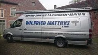 Camionette van Wilfried Matthys en Chris Matthys met opschrift koper, zink, dakwerken en sanitair
