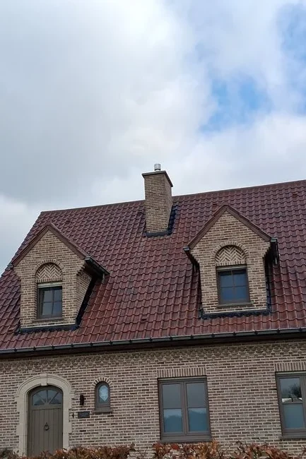 Volledig pannendak met dakkapellen en schouw